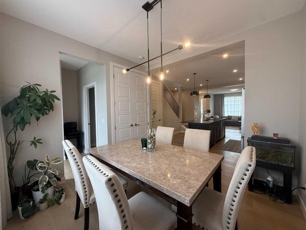 399 Sora Boulevard Se, Calgary, AB - Indoor Photo Showing Dining Room