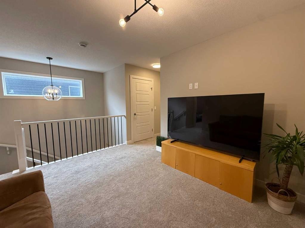399 Sora Boulevard Se, Calgary, AB - Indoor