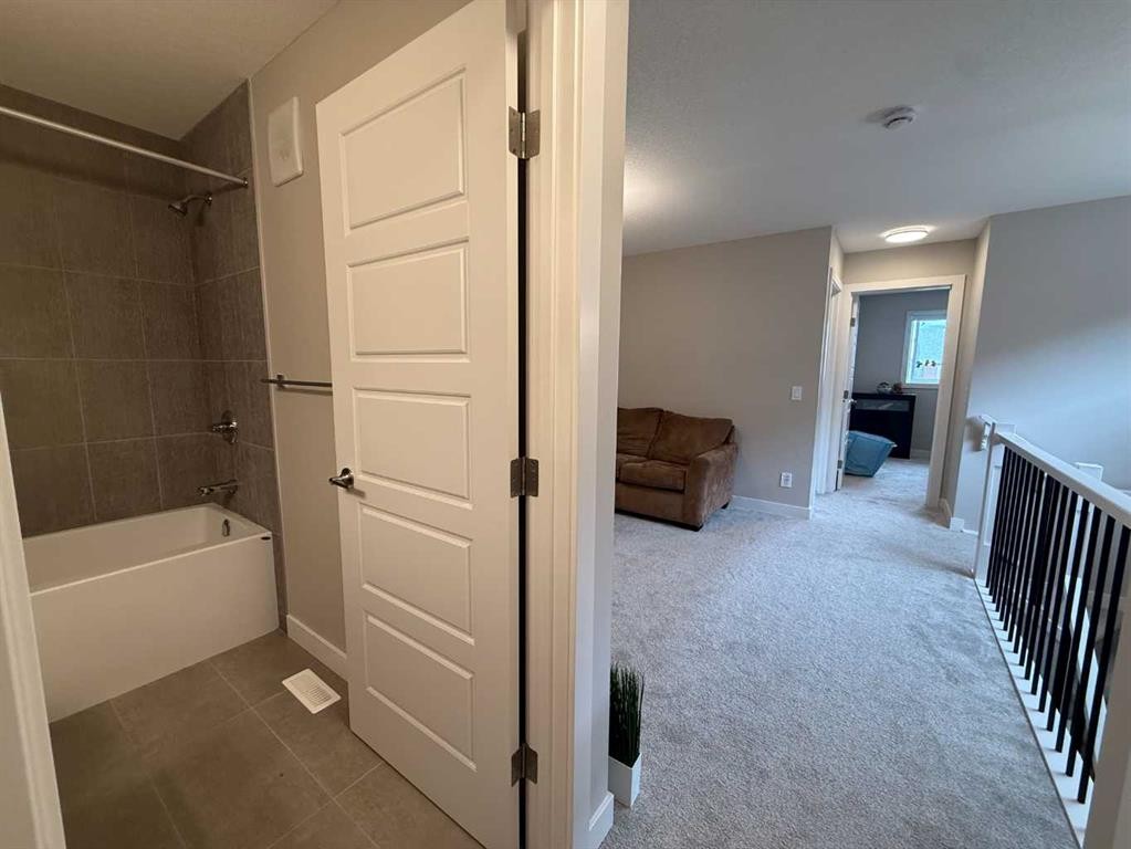 399 Sora Boulevard Se, Calgary, AB - Indoor