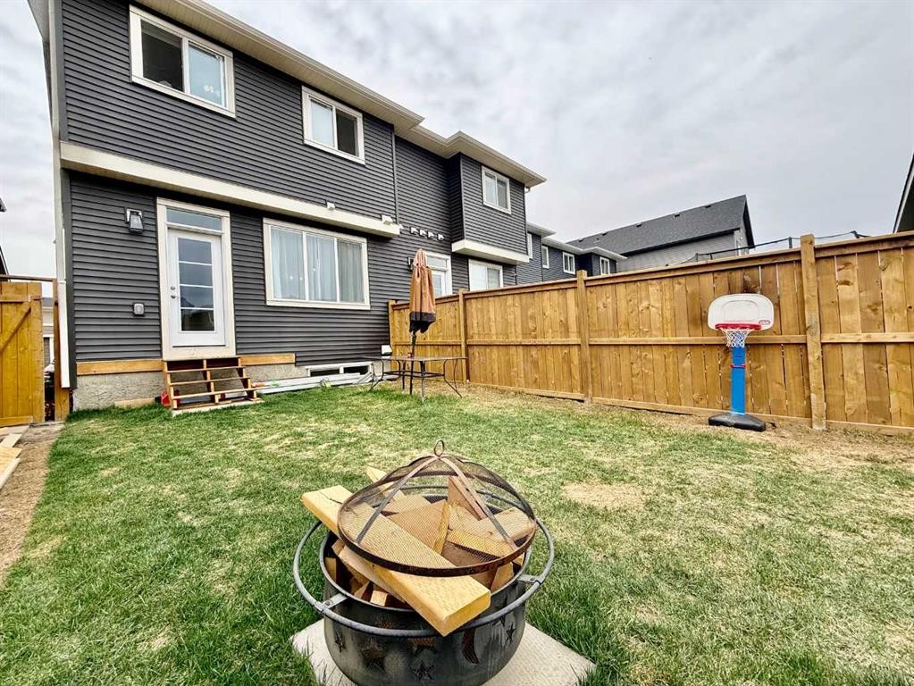399 Sora Boulevard Se, Calgary, AB - Outdoor