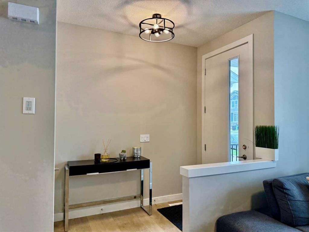 399 Sora Boulevard Se, Calgary, AB - Indoor