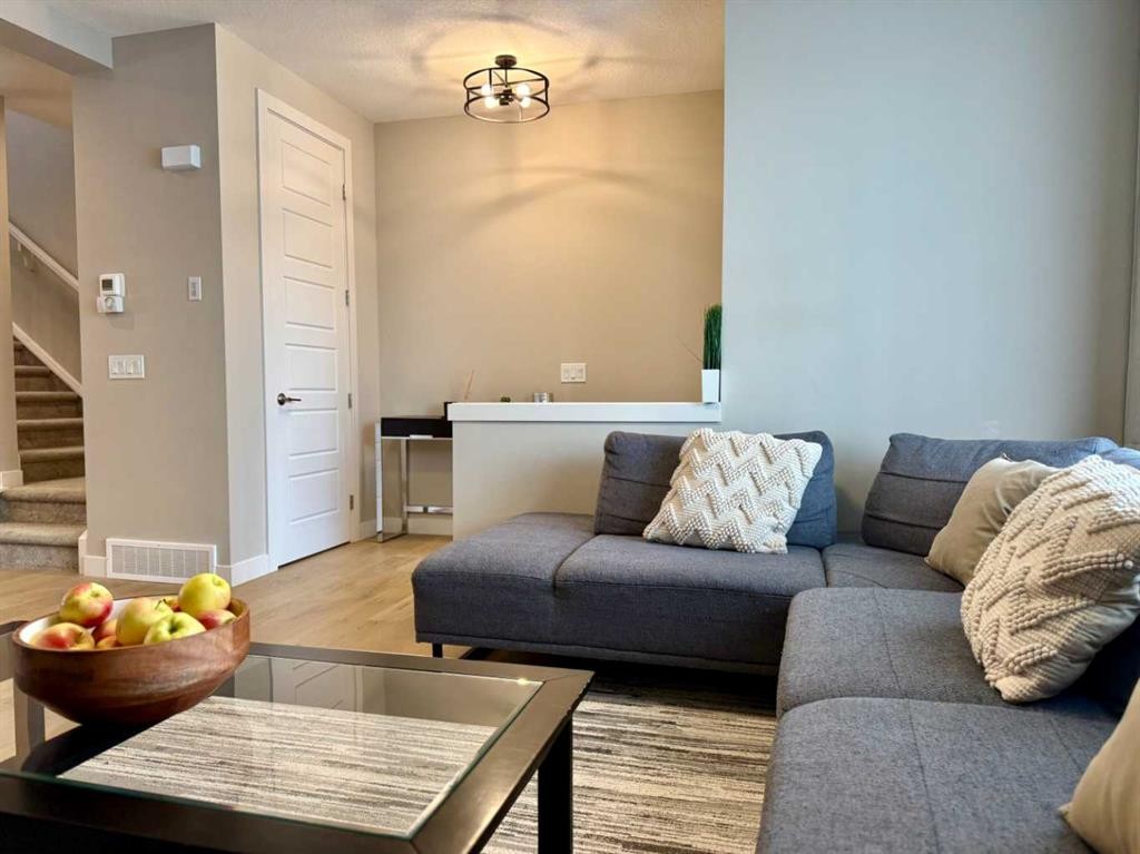 399 Sora Boulevard Se, Calgary, AB - Indoor Photo Showing Living Room