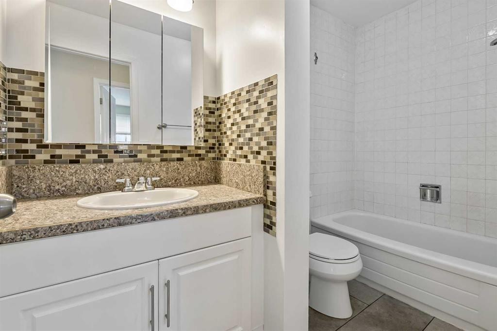27 Aberdare Crescent Ne, Calgary, AB - Indoor Photo Showing Bathroom