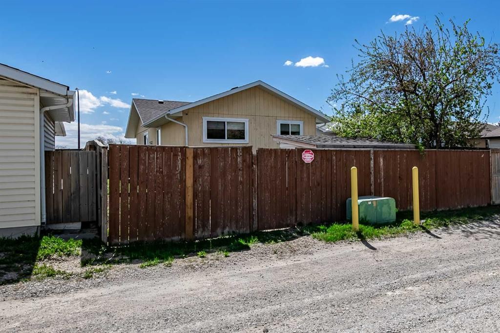 27 Aberdare Crescent Ne, Calgary, AB - Outdoor