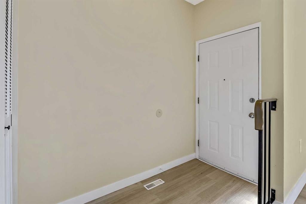 27 Aberdare Crescent Ne, Calgary, AB - Indoor Photo Showing Other Room