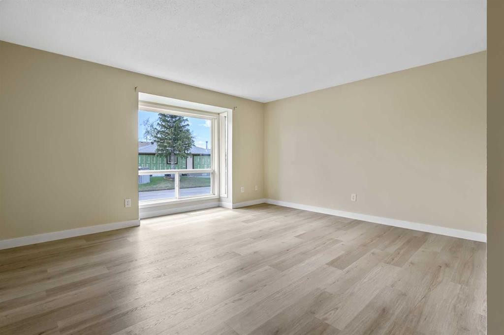 27 Aberdare Crescent Ne, Calgary, AB - Indoor Photo Showing Other Room