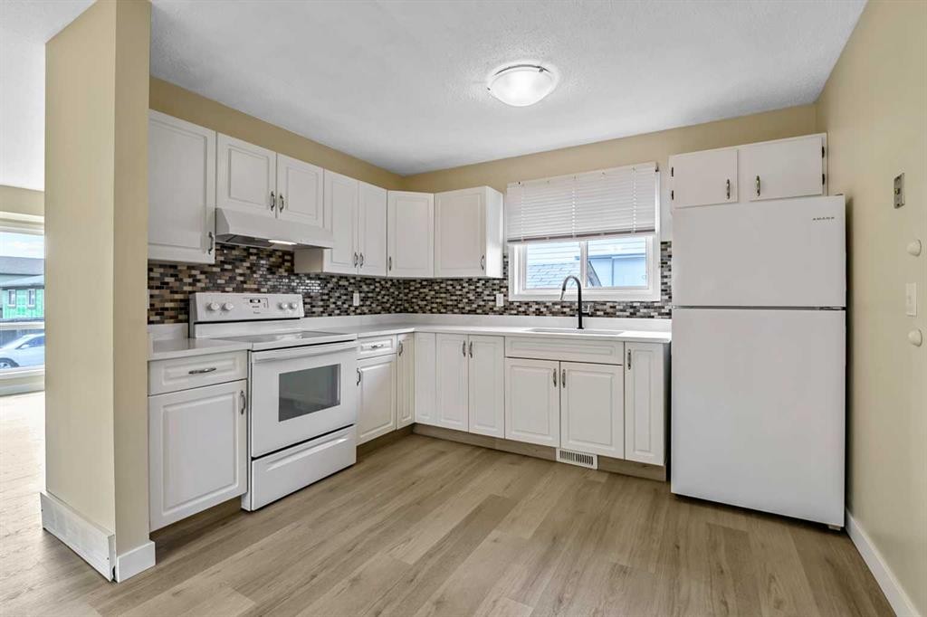 27 Aberdare Crescent Ne, Calgary, AB - Indoor Photo Showing Kitchen