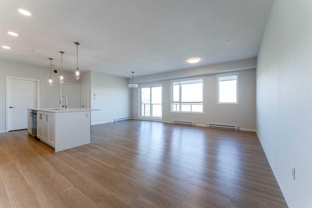2410-42 Cranbrook Gardens Se, Calgary, AB - Indoor
