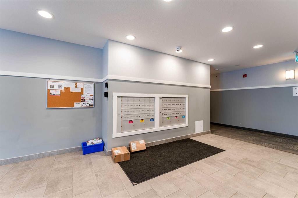 2410-42 Cranbrook Gardens Se, Calgary, AB - Indoor Photo Showing Other Room