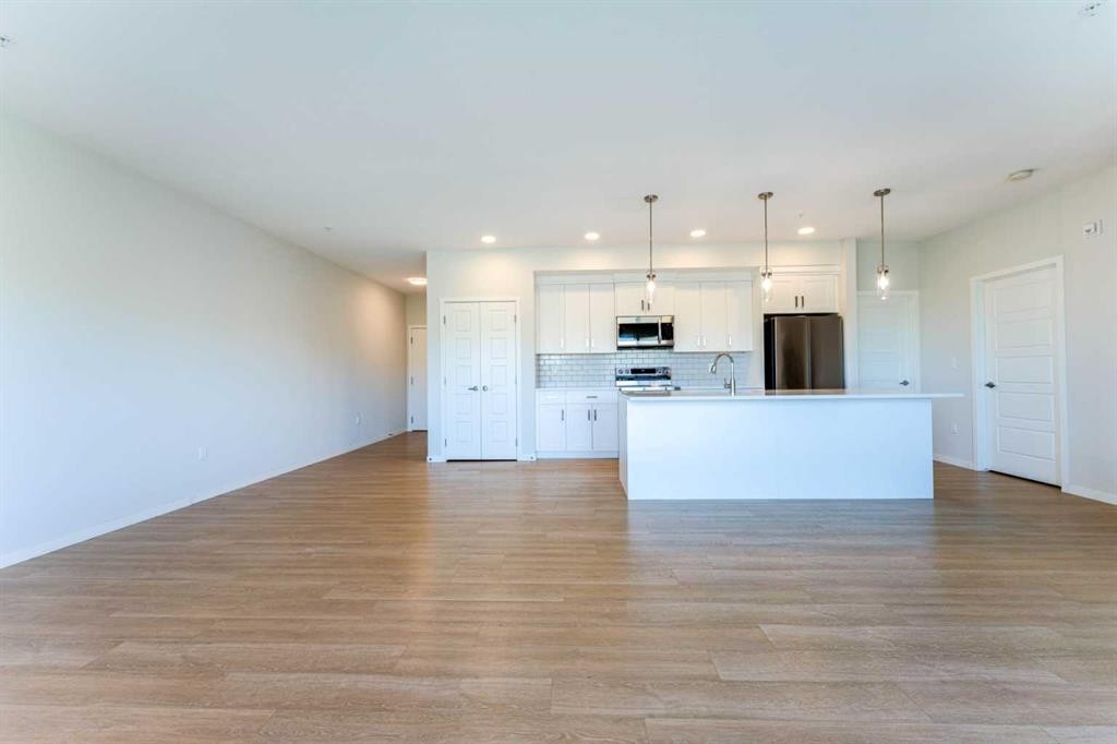 2410-42 Cranbrook Gardens Se, Calgary, AB - Indoor Photo Showing Kitchen