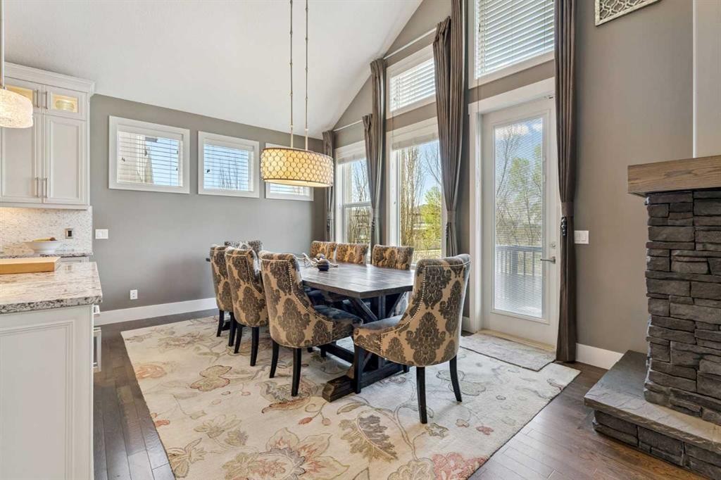 21 Rockford Road Nw, Calgary, AB - Indoor Photo Showing Dining Room
