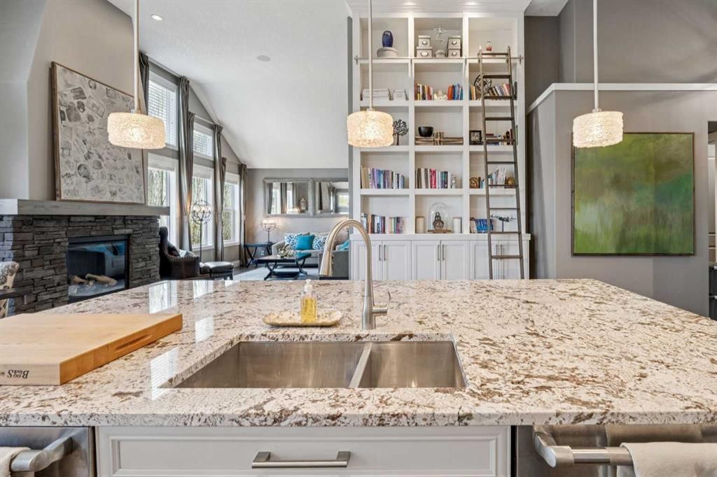 21 Rockford Road Nw, Calgary, AB - Indoor Photo Showing Kitchen With Double Sink With Upgraded Kitchen