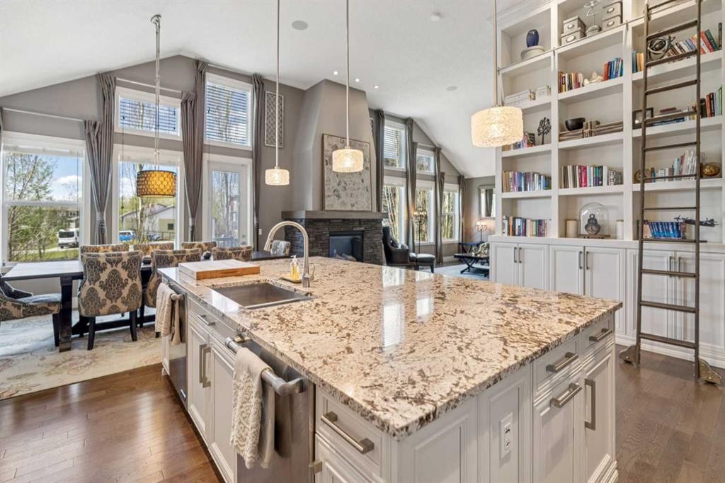 21 Rockford Road Nw, Calgary, AB - Indoor Photo Showing Kitchen With Upgraded Kitchen