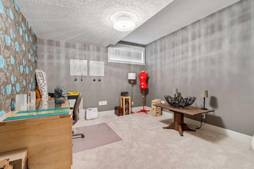 21 Rockford Road Nw, Calgary, AB - Indoor
