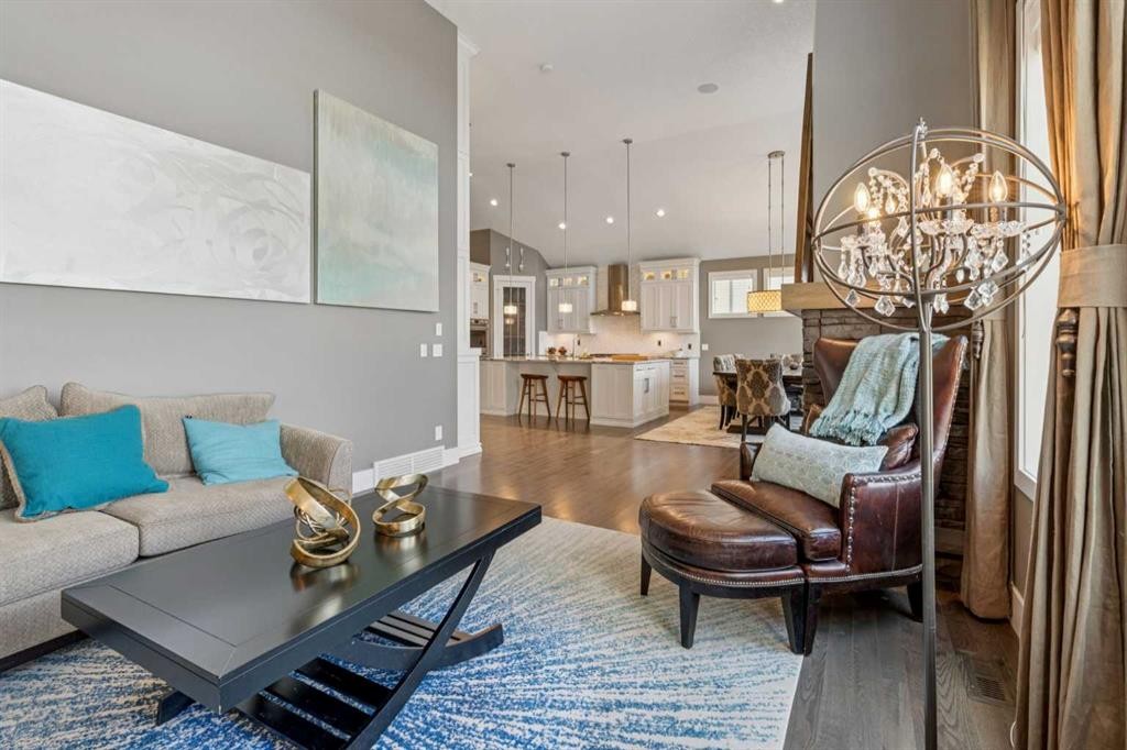 21 Rockford Road Nw, Calgary, AB - Indoor Photo Showing Living Room