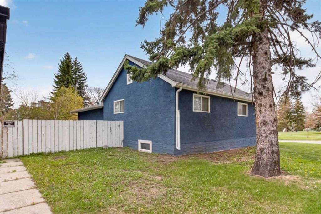 2418 27 Street Se, Calgary, AB - Outdoor