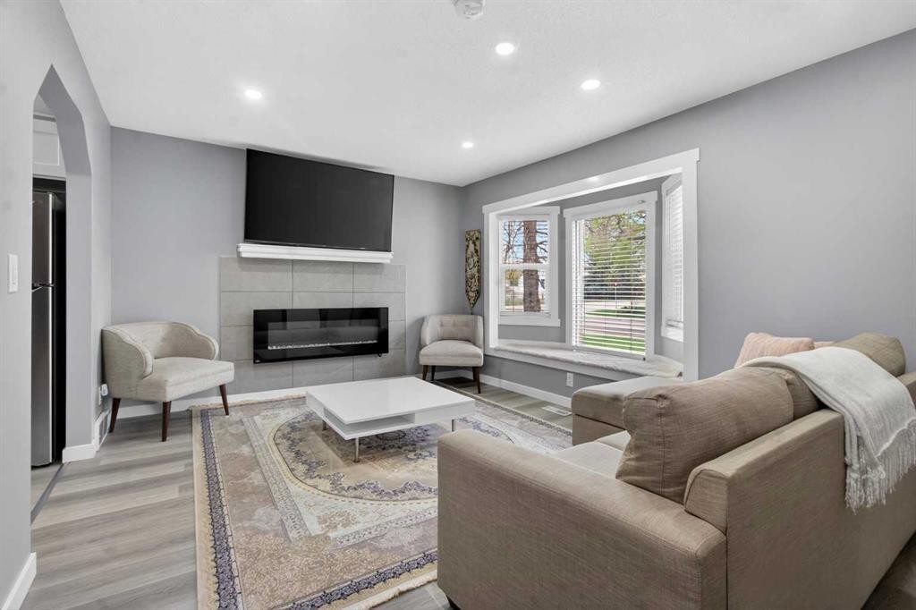 2418 27 Street Se, Calgary, AB - Indoor Photo Showing Living Room With Fireplace