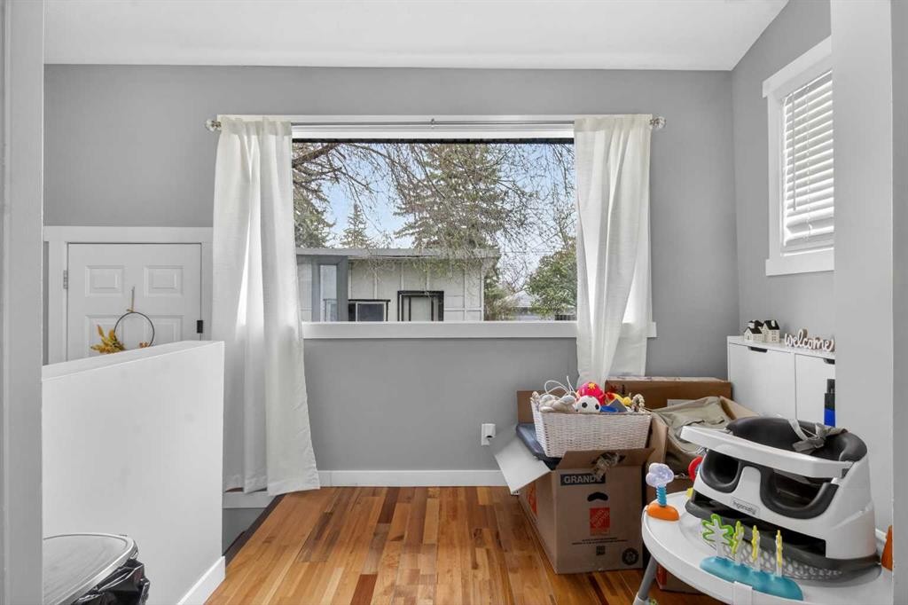 2418 27 Street Se, Calgary, AB - Indoor