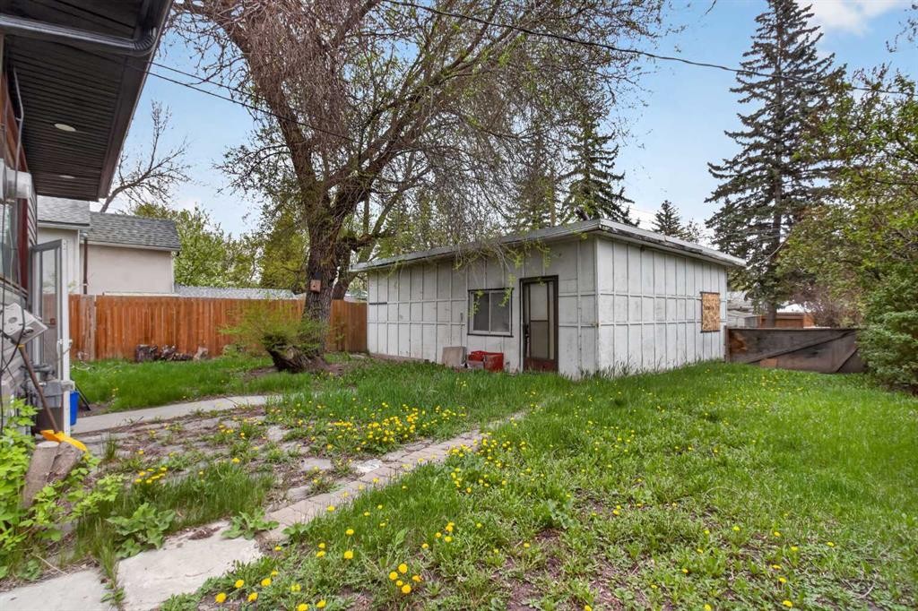 2418 27 Street Se, Calgary, AB - Outdoor