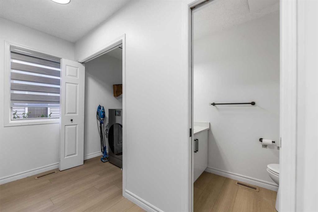 7 Country Hills Park Nw, Calgary, AB - Indoor Photo Showing Other Room