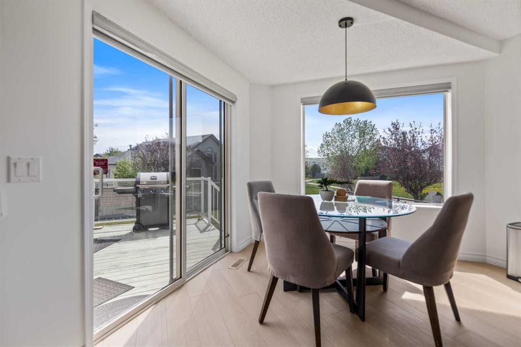 7 Country Hills Park Nw, Calgary, AB - Indoor Photo Showing Dining Room