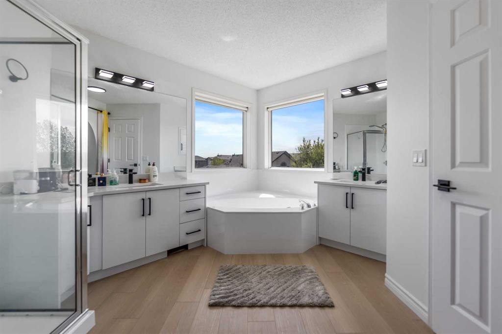 7 Country Hills Park Nw, Calgary, AB - Indoor Photo Showing Bathroom