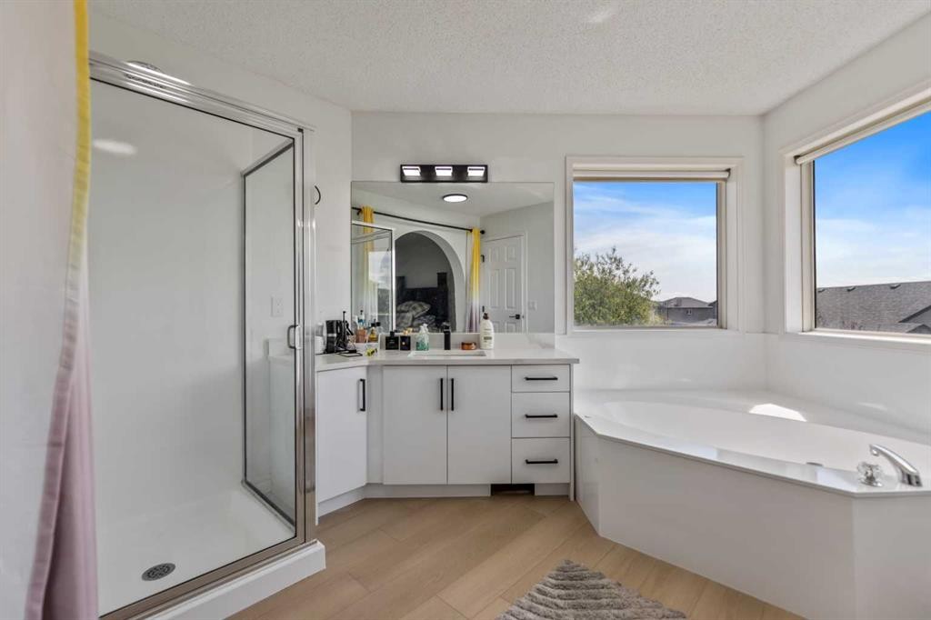 7 Country Hills Park Nw, Calgary, AB - Indoor Photo Showing Bathroom