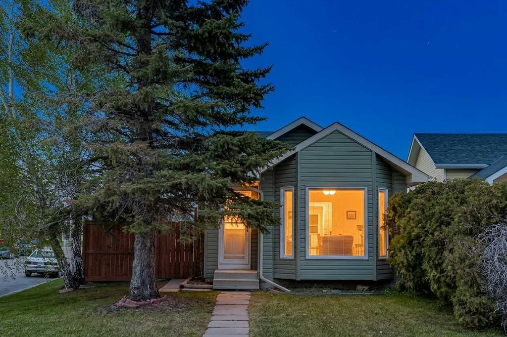 18 Martinview Crescent Ne, Calgary, AB - Outdoor