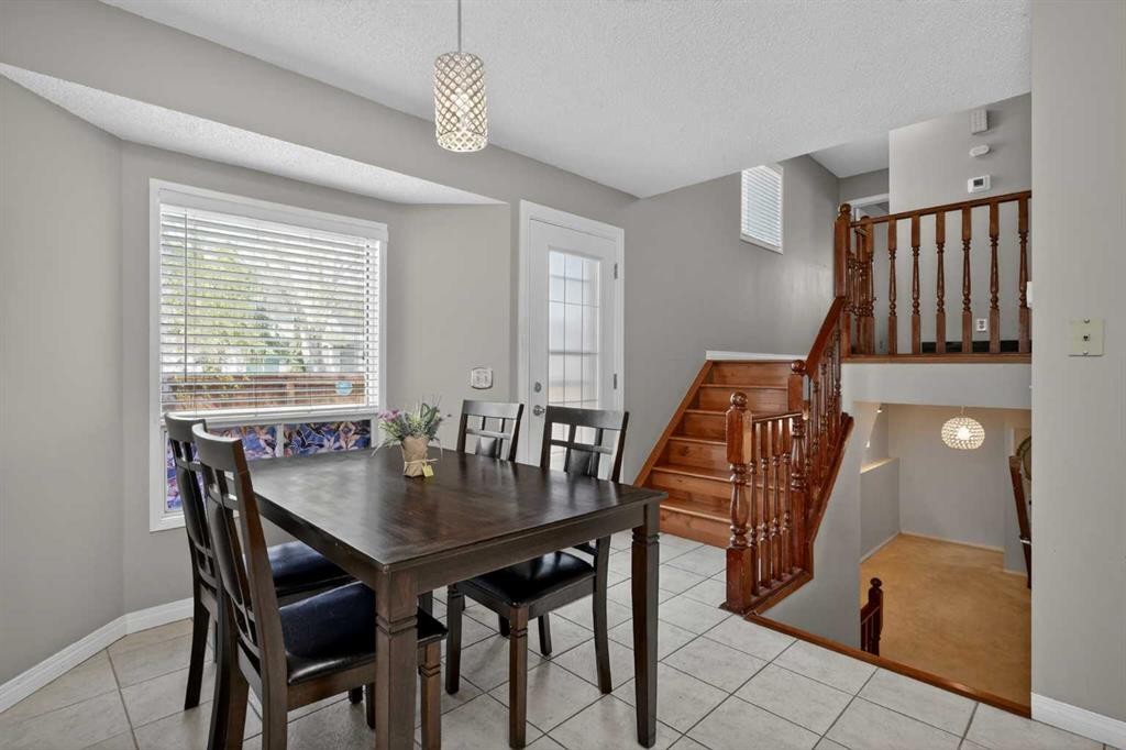 18 Martinview Crescent Ne, Calgary, AB - Indoor Photo Showing Dining Room