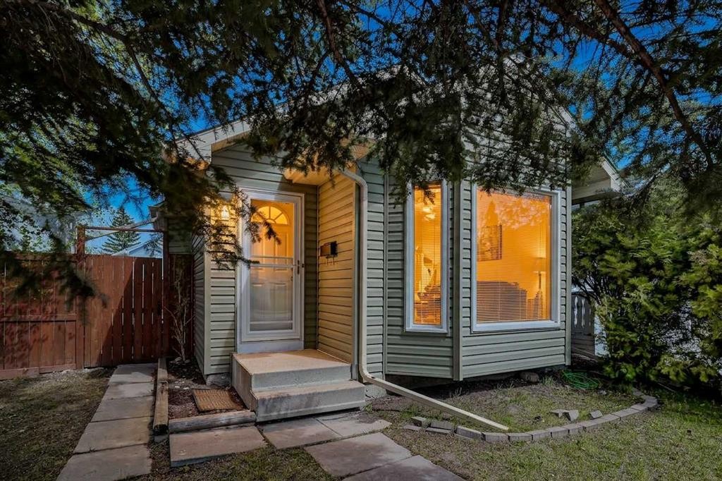 18 Martinview Crescent Ne, Calgary, AB - Outdoor