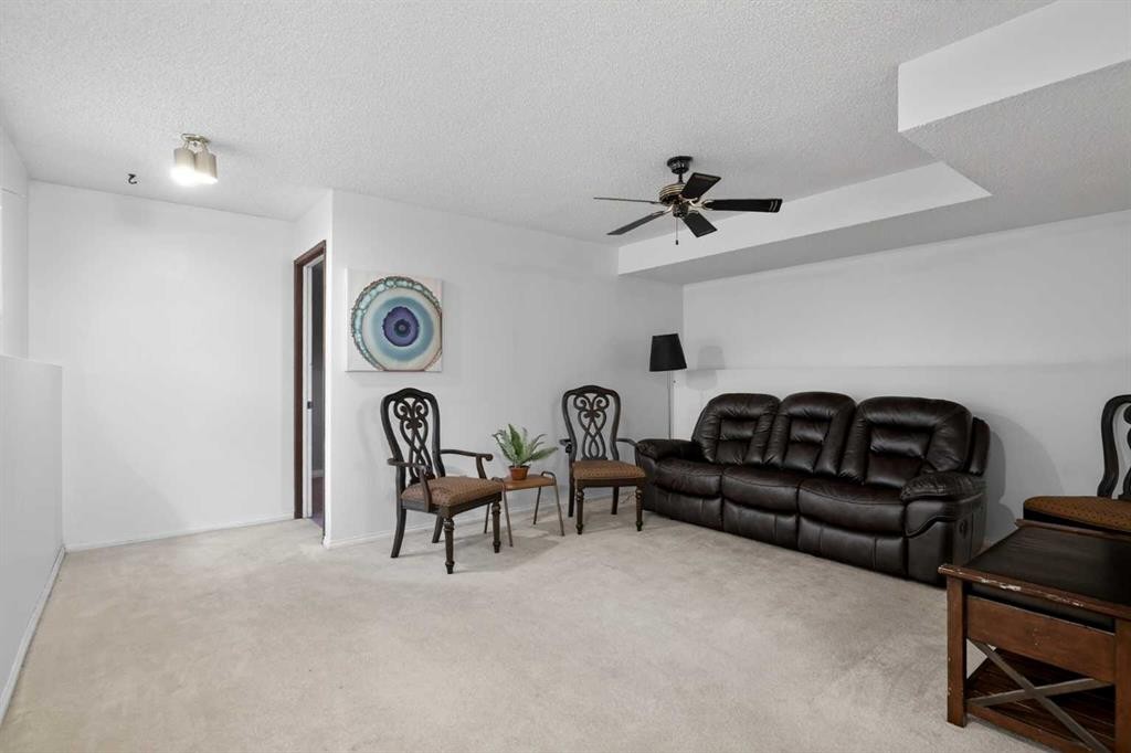 18 Martinview Crescent Ne, Calgary, AB - Indoor Photo Showing Other Room