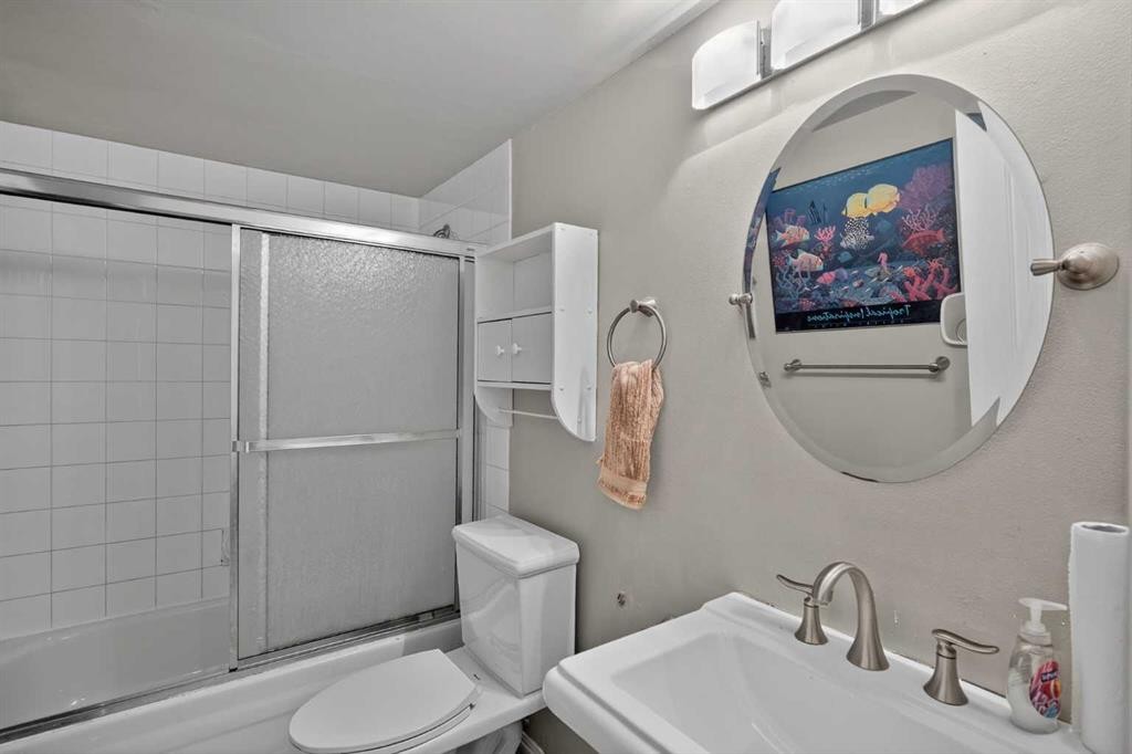 18 Martinview Crescent Ne, Calgary, AB - Indoor Photo Showing Bathroom