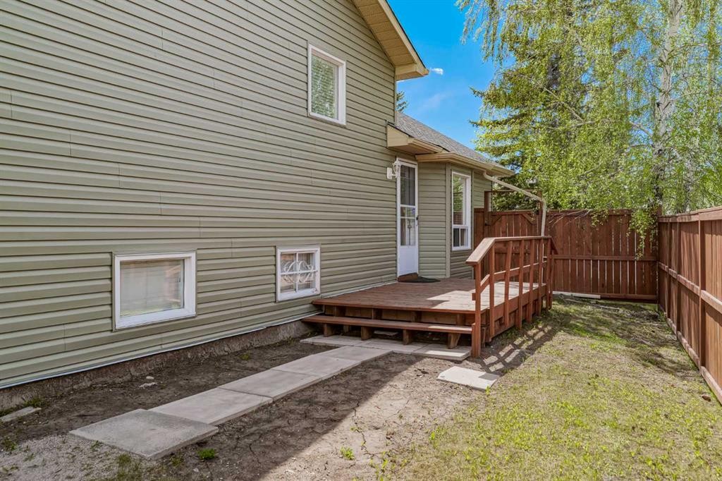 18 Martinview Crescent Ne, Calgary, AB - Outdoor With Exterior