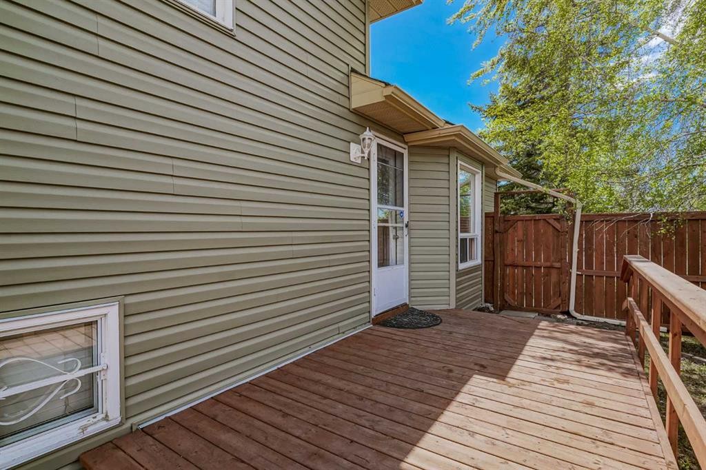18 Martinview Crescent Ne, Calgary, AB - Outdoor With Exterior