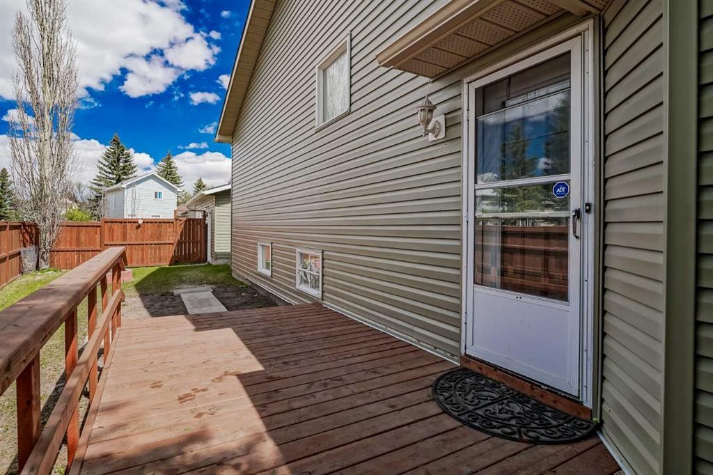 18 Martinview Crescent Ne, Calgary, AB - Outdoor With Exterior