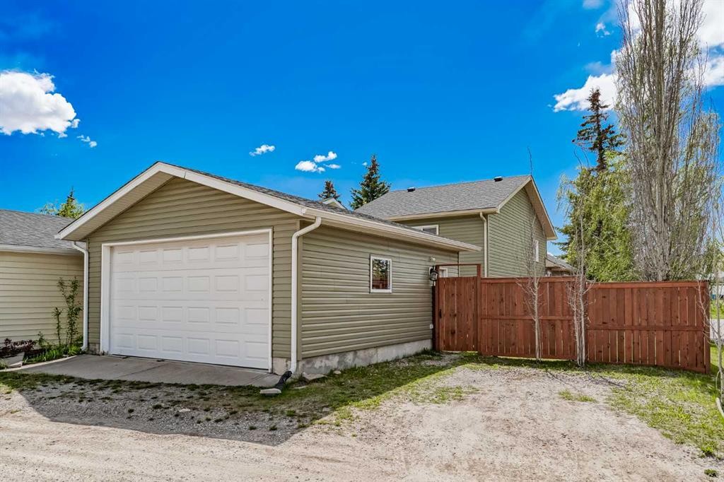 18 Martinview Crescent Ne, Calgary, AB - Outdoor With Exterior