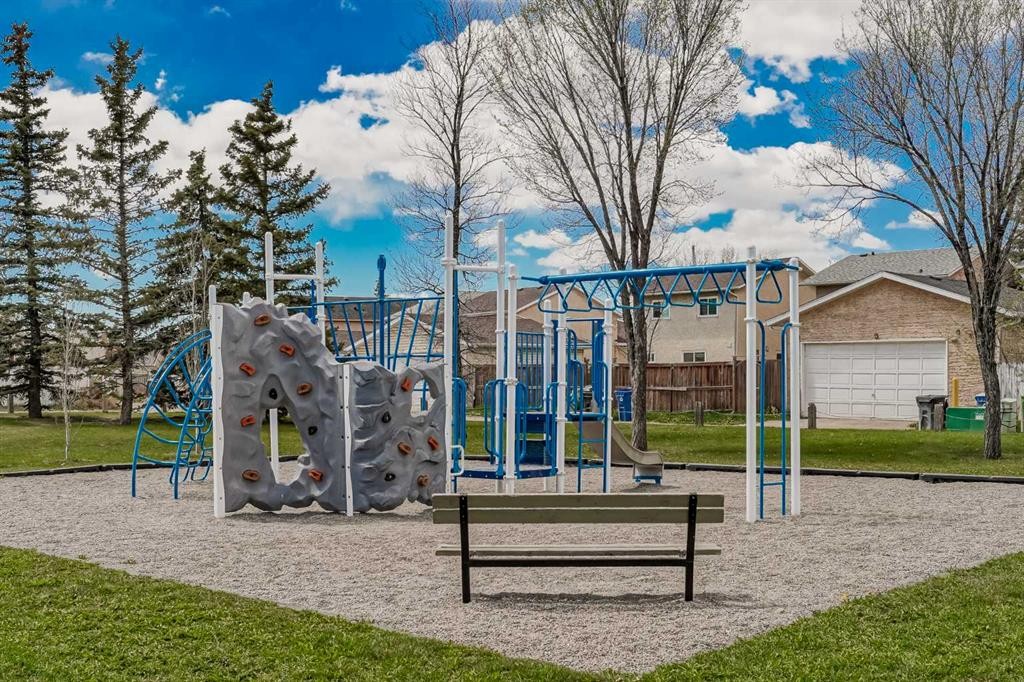18 Martinview Crescent Ne, Calgary, AB - Outdoor