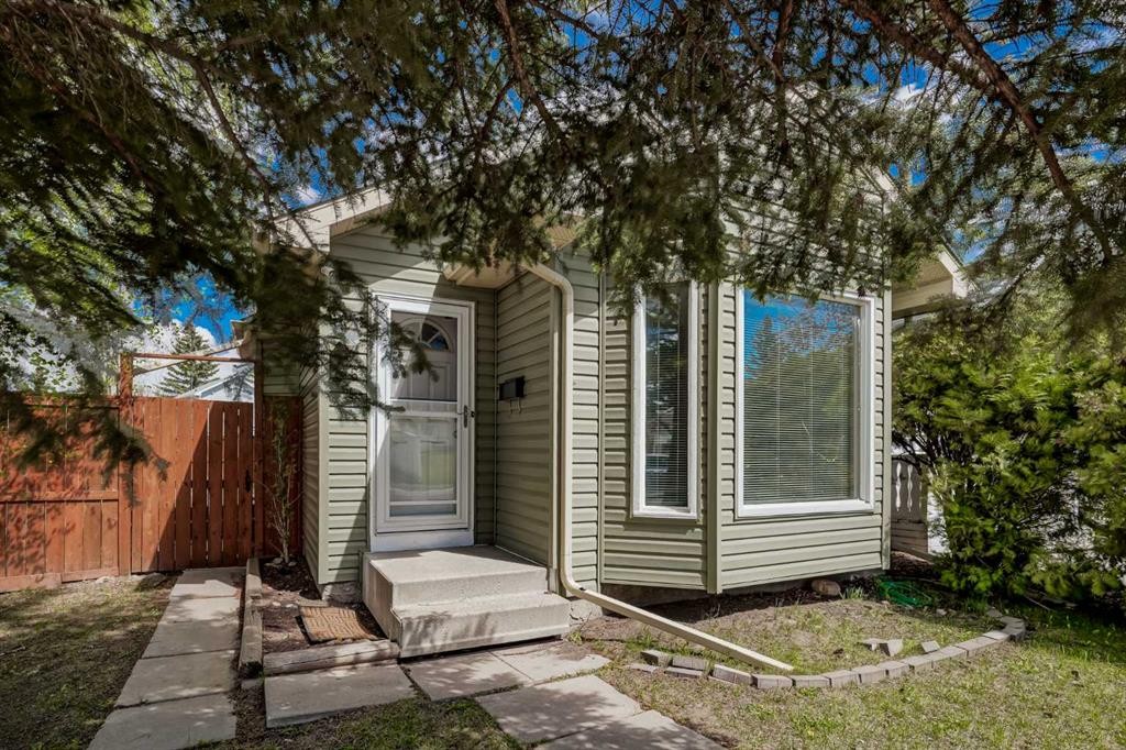 18 Martinview Crescent Ne, Calgary, AB - Outdoor