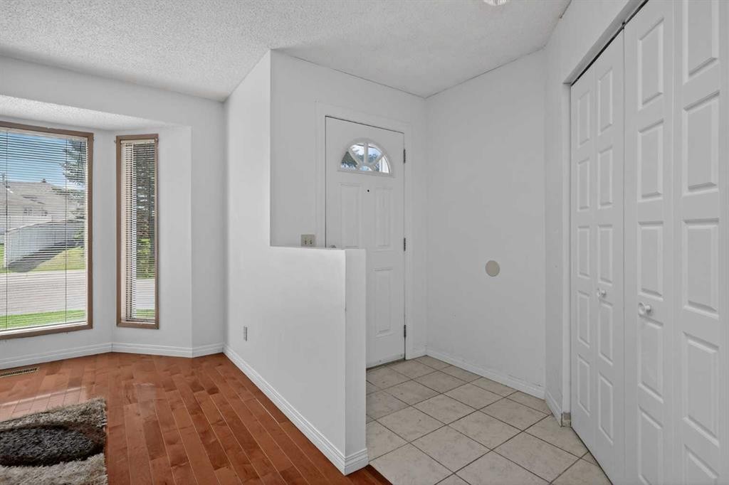 18 Martinview Crescent Ne, Calgary, AB - Indoor Photo Showing Other Room