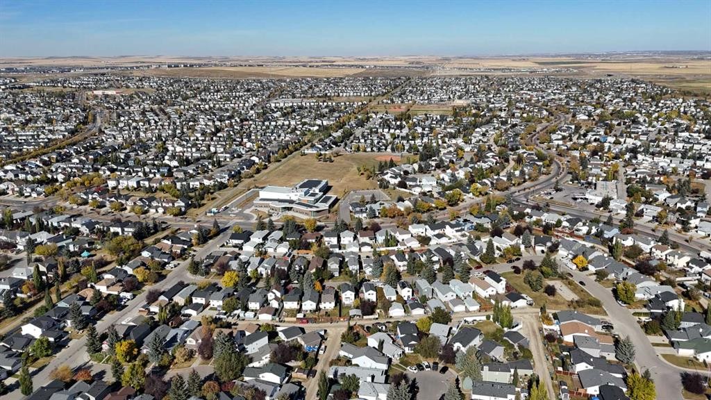 292 Coventry Close Ne, Calgary, AB - Outdoor With View