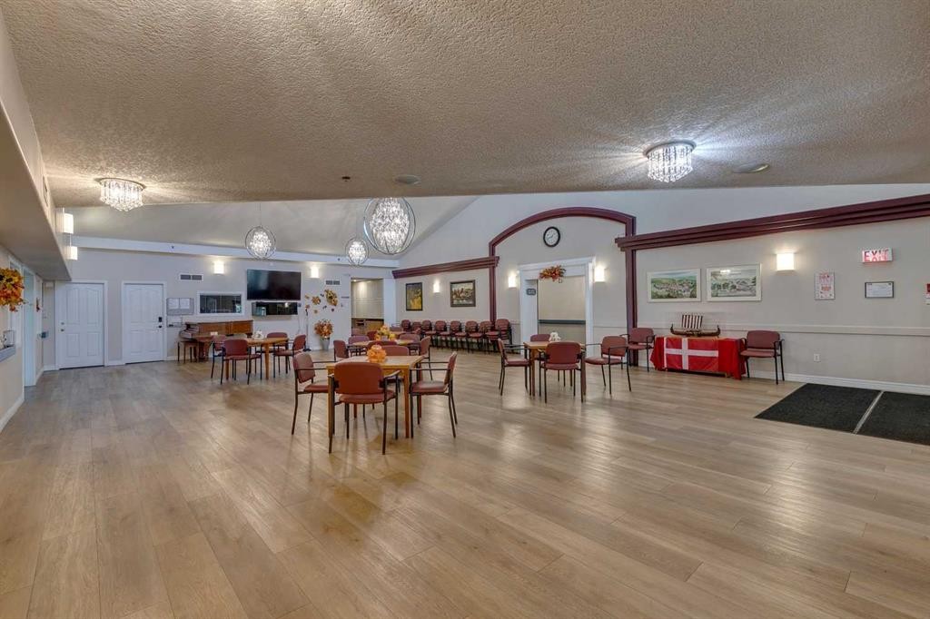 1118-1818 Simcoe Boulevard Sw, Calgary, AB - Indoor