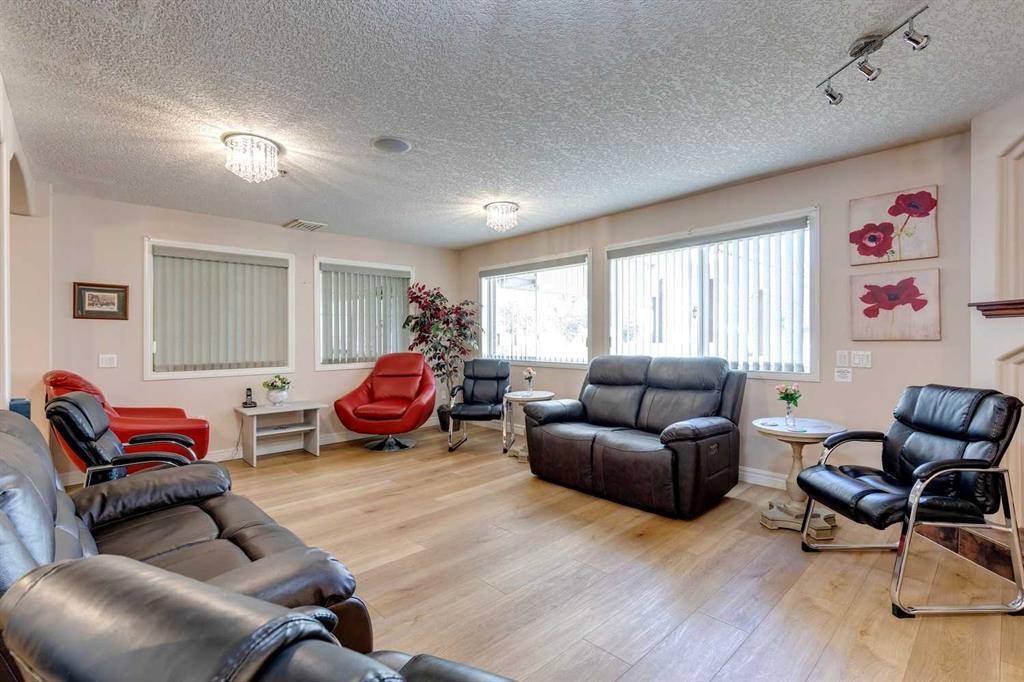 1118-1818 Simcoe Boulevard Sw, Calgary, AB - Indoor Photo Showing Other Room