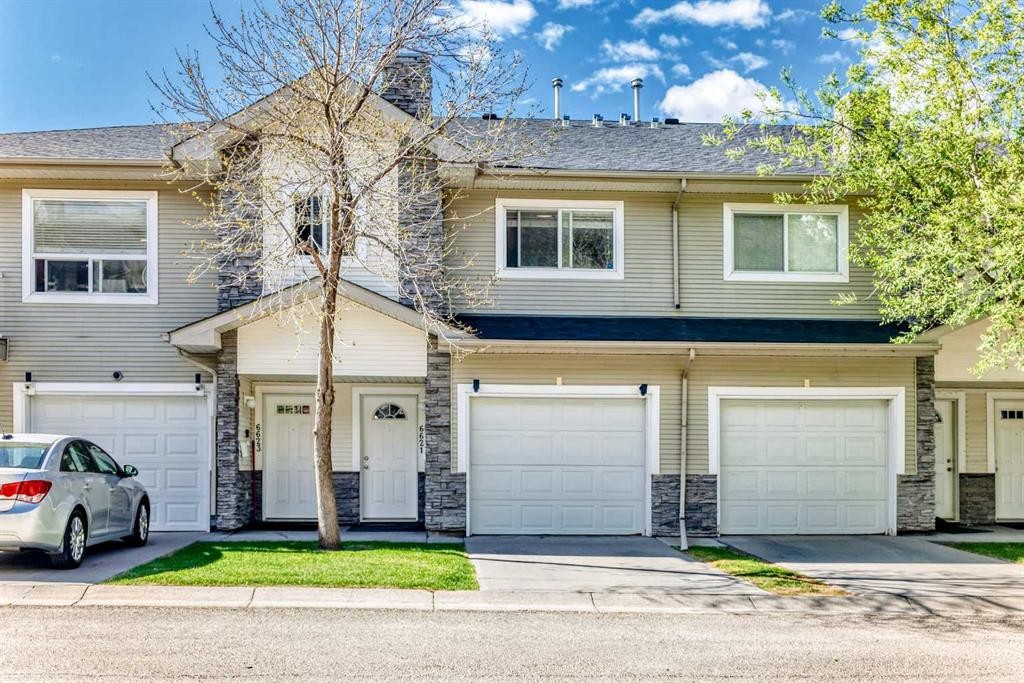 6621 Pinecliff Grove Ne, Calgary, AB - Outdoor With Facade