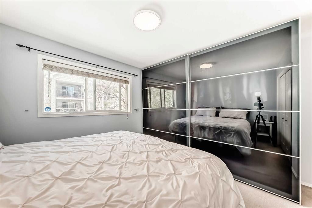 6621 Pinecliff Grove Ne, Calgary, AB - Indoor Photo Showing Bedroom