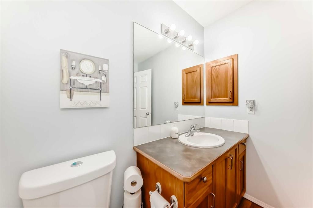 6621 Pinecliff Grove Ne, Calgary, AB - Indoor Photo Showing Bathroom