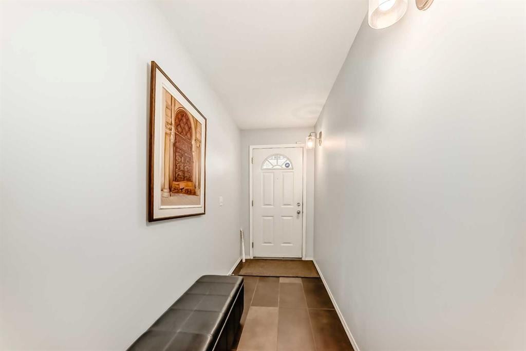 6621 Pinecliff Grove Ne, Calgary, AB - Indoor Photo Showing Other Room