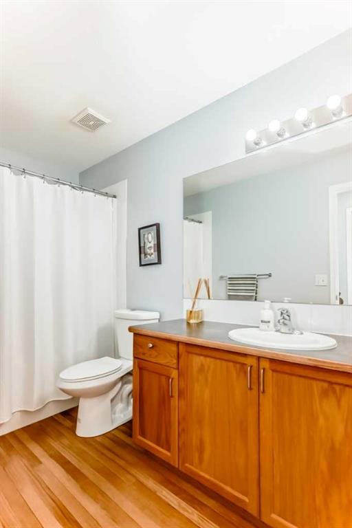 6621 Pinecliff Grove Ne, Calgary, AB - Indoor Photo Showing Bathroom