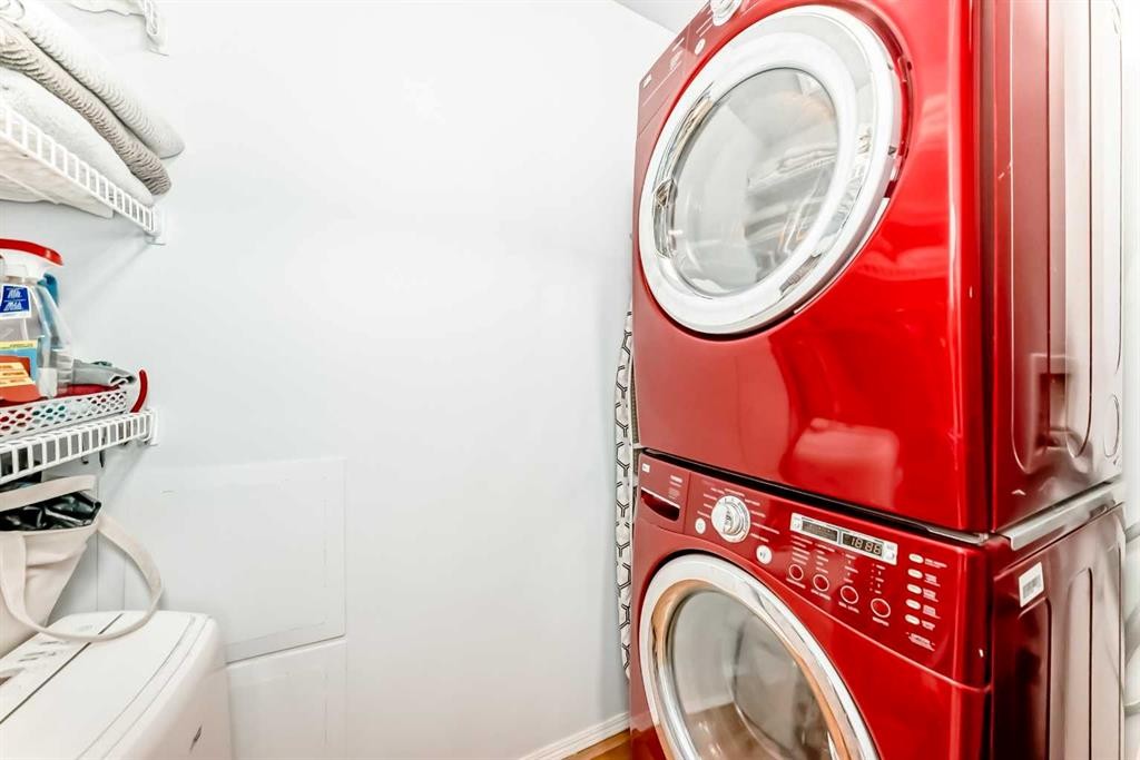 6621 Pinecliff Grove Ne, Calgary, AB - Indoor Photo Showing Laundry Room