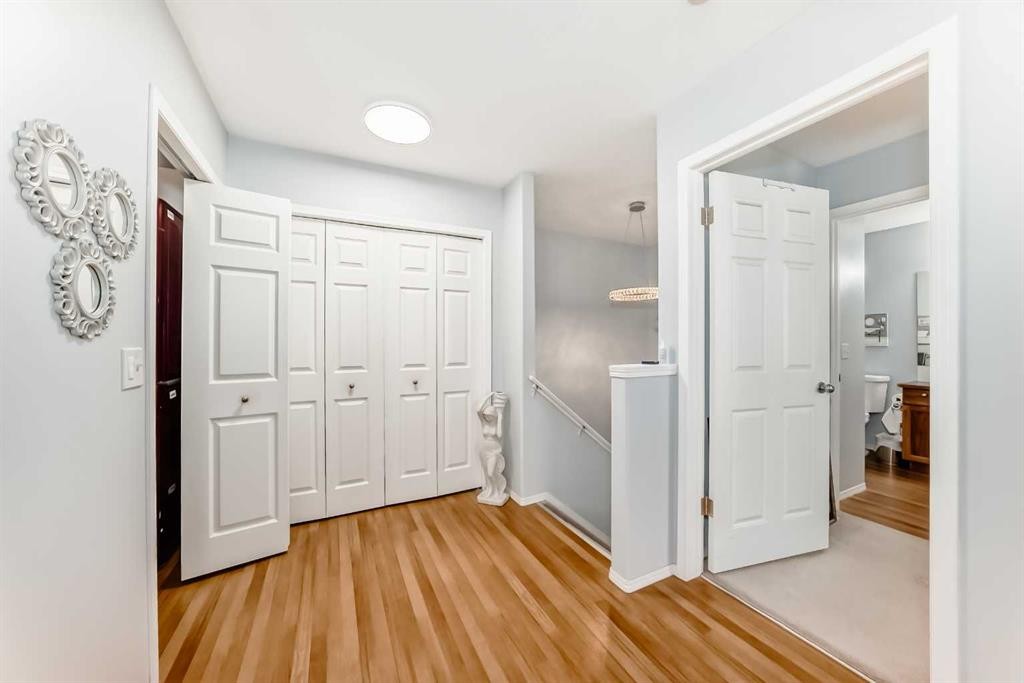 6621 Pinecliff Grove Ne, Calgary, AB - Indoor Photo Showing Other Room