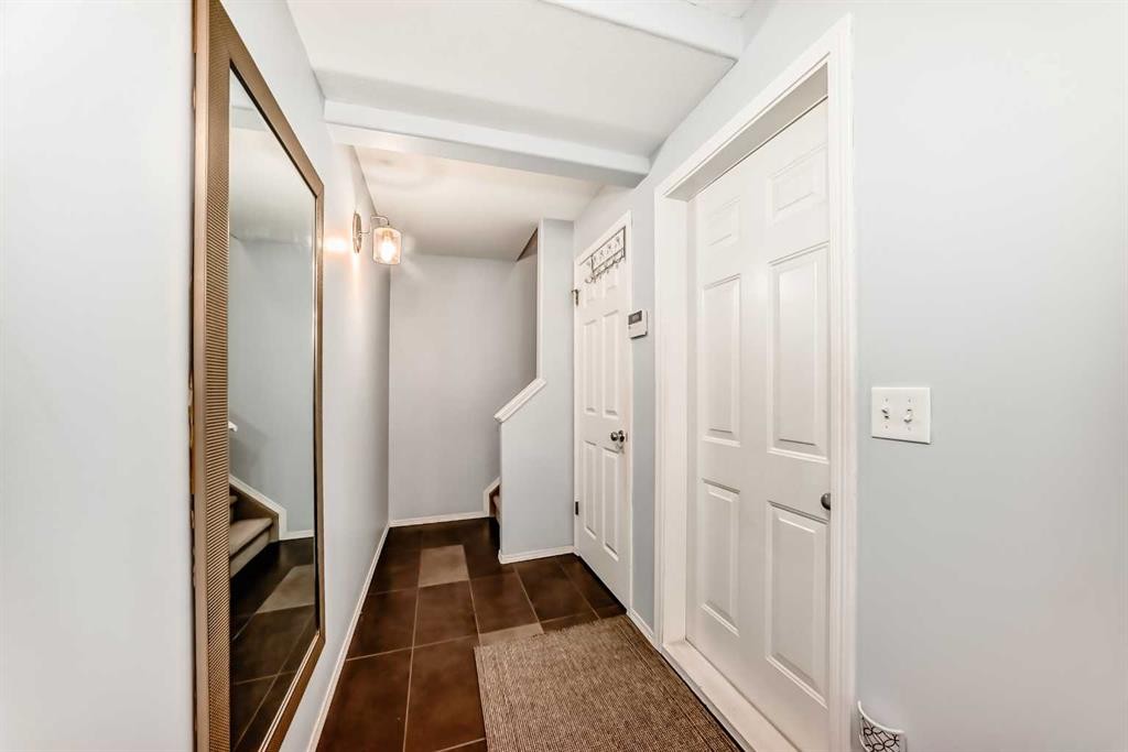 6621 Pinecliff Grove Ne, Calgary, AB - Indoor Photo Showing Other Room